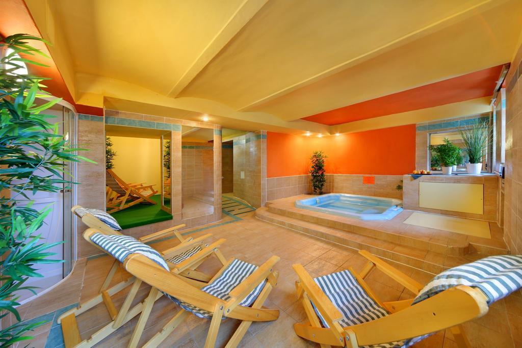 Palace Club Špindlerŭv Mlýn Exterior foto